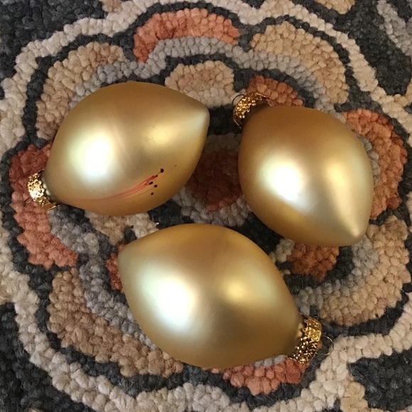 Matte gold tree ornaments. Set of 18 - Picture 3 of 5